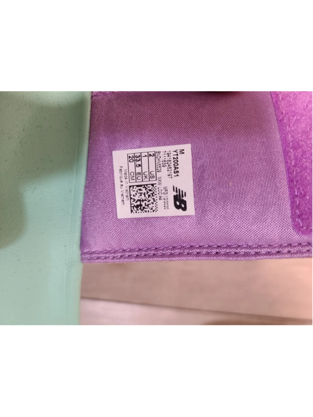 New Balance Girls Size 2 Slip On Slides